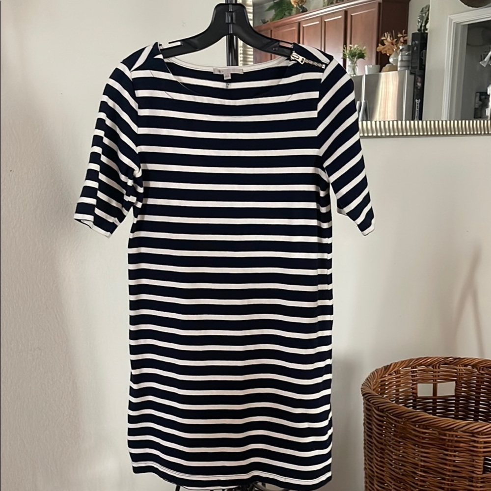 GAP Black and White Sheath Dress with Raglan Sleeves